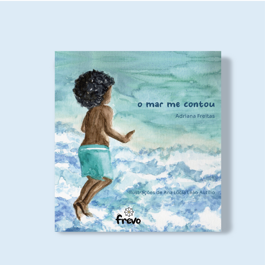 Capa do livro O mar me contou, com um menino pulando uma onda
